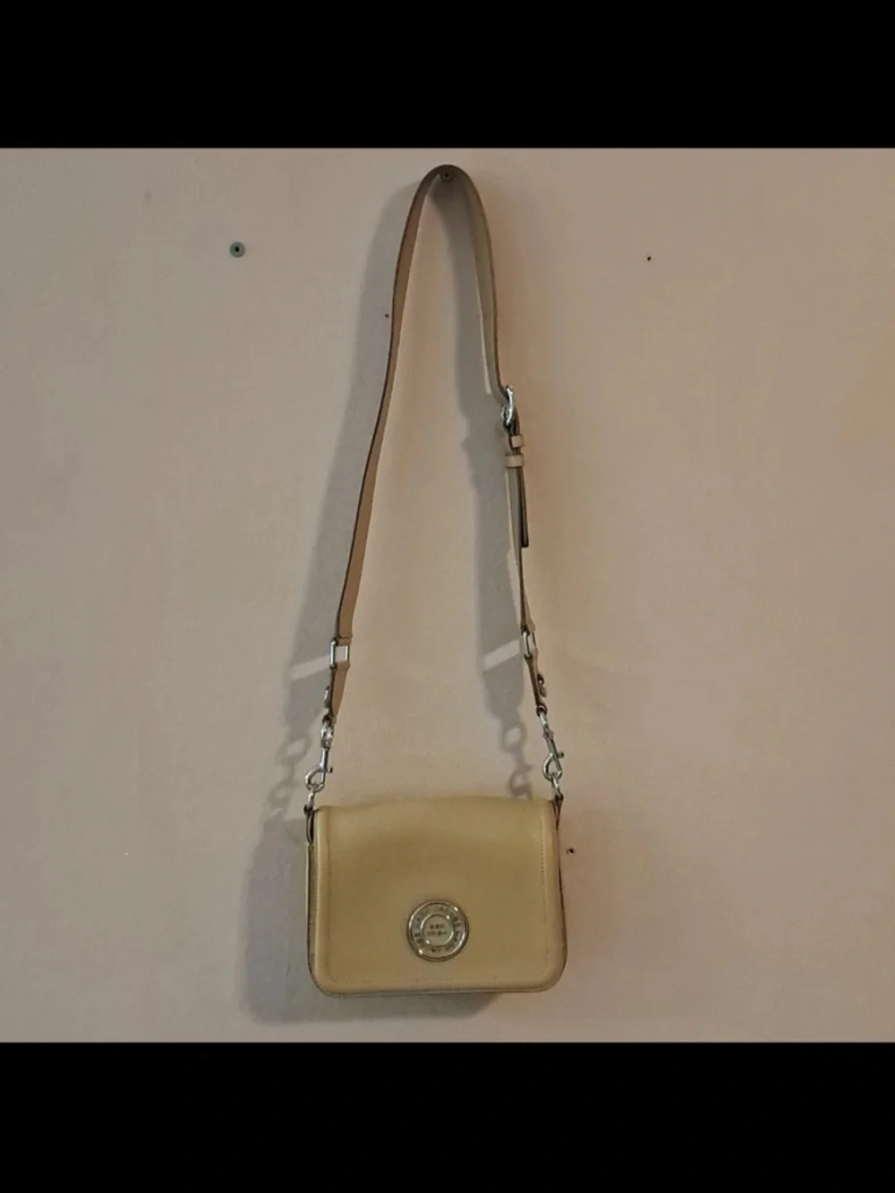 Marc Jacobs Beige Leather Crossbody with Signature Medallion - Picture 9 of 16